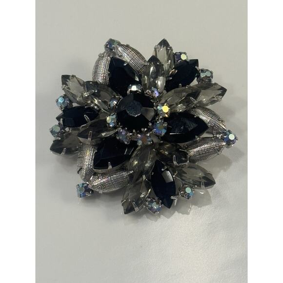 Vintage Brooch Black & Aurora Borealis Rhinestones Flower Design Unsigned 1950s - Picture 1 of 10